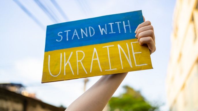 Erster Jahrestag des Ukraine&shy;kriegs - Johannes-Apotheke Gröbenzell - Christian Sickau e. K. - Apotheke und Klinikversorgung
